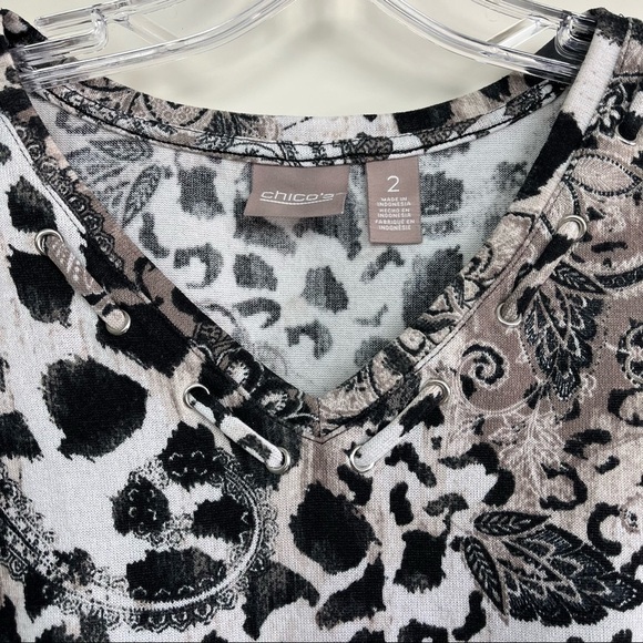 Chico's | Paisley Animal Grommet V-Neck Top Size 2 (US 12) - Picture 4 of 8